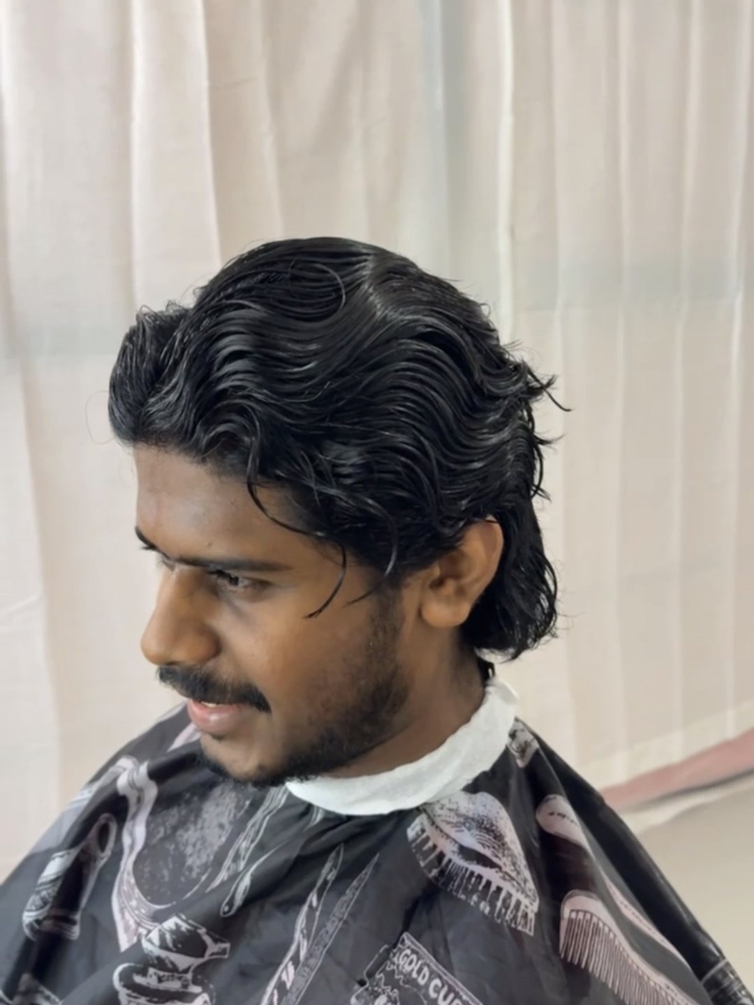 Grown-out wavy hair before the appointment